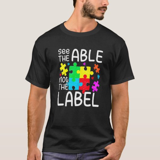 ラベルではなく能力を見よ 自閉症啓発 パズル Tシャツ (正面)