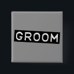 ラベルグルーミング 缶バッジ<br><div class="desc">GROOMがラベル読テープで作られたように見えるこのデザイン。誰も馬丁としか間違えないだろう!結婚披露宴やリハーサルの集まり、バチュラーパーティなど可愛い!</div>