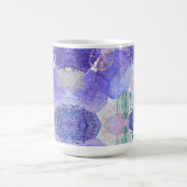 ラベンダーとグリーンの抽象芸術の色合い コーヒーマグカップ (中央)