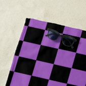 ラベンダーとブラック市松模様にパターン ビーチタオル (インサイチュ)