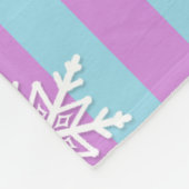 ラベンダーと青の雪、ミトンと帽子 フリースブランケット (角)