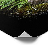 ラベンダーに囲まれた静かな森の小川の風景 ポスター (角)