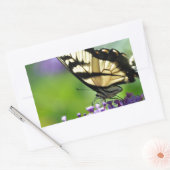 ラベンダーに黄色と黒の蝶 長方形シール (封筒)