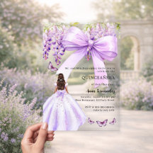 ラベンダーのリボン付きの花のドレスの背景が透明なキンセアニエラ