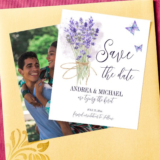 ラベンダーのロマンチックな蝶は日付を保存