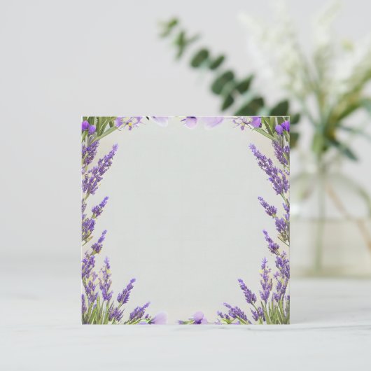 ラベンダーの水の色のフレーム淡い色のオリーブの背景 (スタンド正面)