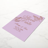 ラベンダーの緑が押された日付を保存 箔招待状 (回転した状態)