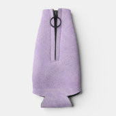 ラベンダーの背景にかわいらしあるモノグラム円 ボトルクーラー (裏面)