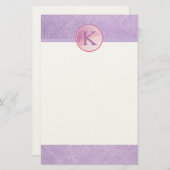 ラベンダーの背景にかわいらしあるモノグラム円 便箋 (正面/裏面)