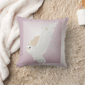 ラベンダーの背景のSnowyのフクロウ飛行中に クッション (ブランケット)