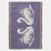 ラベンダーの花を添えた水彩のスワン スローブランケット (正面縦)