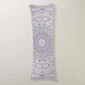ラベンダーグリーンマンダラパターンデザイン ボディピロー (正面縦)