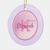 ラベンダーパープルのピンク淡い色ののモノグラムサークル セラミックオーナメント (左)