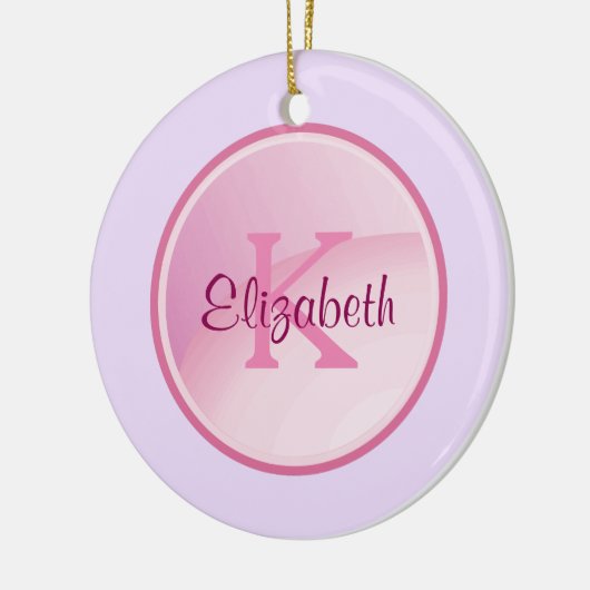 ラベンダーパープルのピンク淡い色ののモノグラムサークル セラミックオーナメント (左)