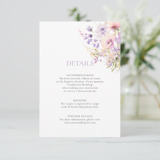 ラベンダーパープルガーデンワイルドフラワーズ結婚詳細 エンクロージャーカード (スタンド正面)