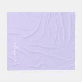 ラベンダーパープルガーリースクリプトモノグラム名モダン フリースブランケット (正面(横))