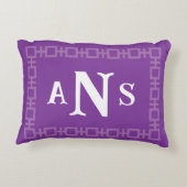 ラベンダーパープルスクエアギリシャ鍵モノグラム アクセントクッション (裏面)