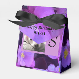 ラベンダーパープルフラワーフレームドッグにイニシャルを追加 フェイバーボックス