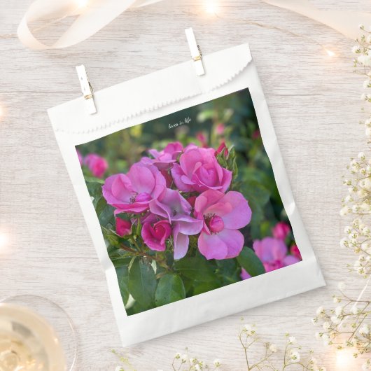 ラベンダーピンクのローズ フェイバーバッグ (クリップ留めされた状態)