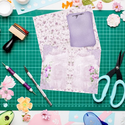 ラベンダーフローラカウントシックなスクラップブックジャーナルページ