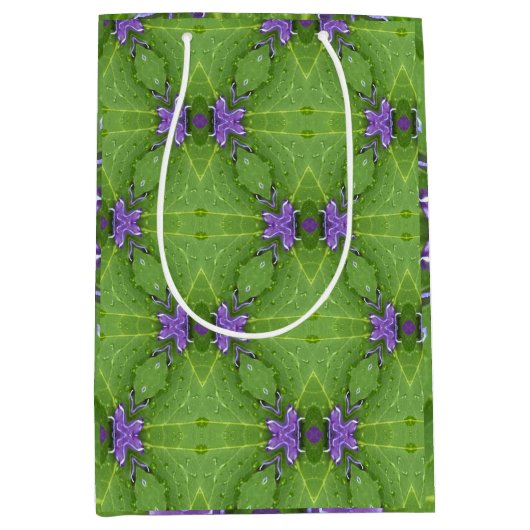 ラベンダーラッピング付き幾何学的グリーン紙 ミディアムペーパーバッグ (正面)