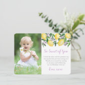 ラベンダーレモン小さな女の子誕生日パーティー写真 サンキューカード (スタンド正面)