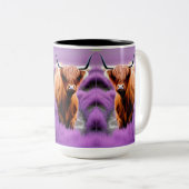 ラベンダー畑のかわいいハイランド牛 ツートーンマグカップ (正面右)