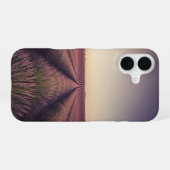 ラベンダー畑のレトロ風景 iPhone 16ケース (裏面横)