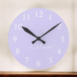ラベンダー紫モダンのスクリガーリープトモノグラム名<br><div class="desc">ラベンダー紫シンプルのスクリプトMonogram Name Clock。これは、グラムで豪華で上品なスタイルが好きな人に、最高の16歳の誕生日、結婚'''、ブライダルシャワー、記念日、ベビーシャワー、またはバチェロレッテの贈り物になります。</div>