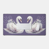 ラベンダー花模様付き水彩白鳥 デスクマット (キーボード&マウス)