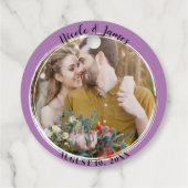 ラベンダー薄紫ミニマルトレンディーラウンドフォト結婚ズ フェイバータグ (裏面)