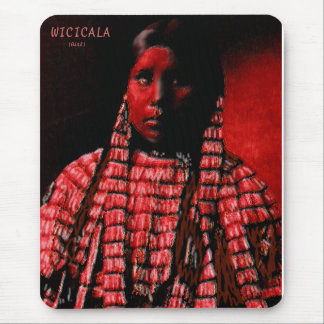 ラホタ族の女の子がティピの中に マウスパッド