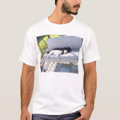 ラボのグループが寝ている Tシャツ (正面)