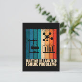 ラボテクおもしろいテックヴィンテージ研究員のユーモア ポストカード (スタンド正面)