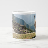 ラマが見渡せる遺跡 | Machu Picchu，ペルー ジャンボコーヒーマグカップ (正面)