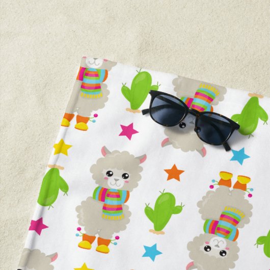 ラマの模様、可愛いラマ、アルパカ、サボテン ビーチタオル (インサイチュ)
