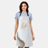 ラマダン・ムバラクのアラビア書道 エプロン (着用した状態)