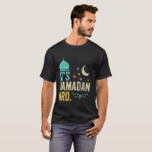 ラマダーンだってばイスラム教徒の断食 ラマダーン月間 Tシャツ (正面フル)