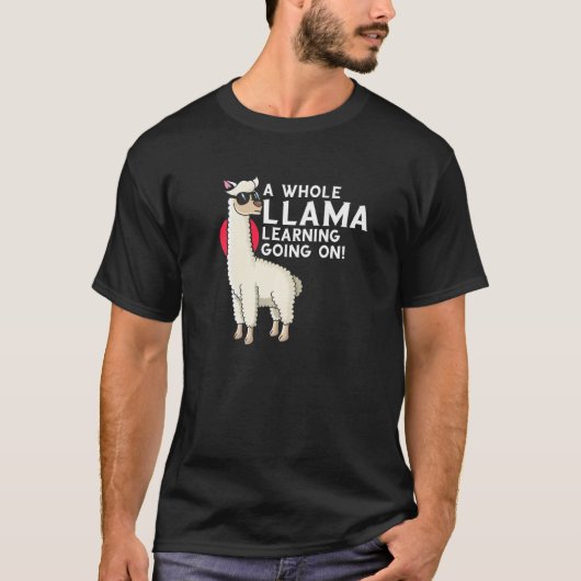 ラマ全体が学続いている Tシャツ (正面)
