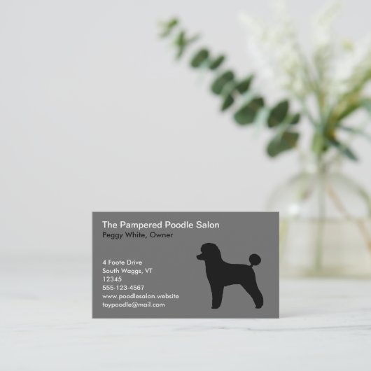 ラムカットのヘアカットを施した黒いトイプードルシルエット 名刺 (スタンド正面)