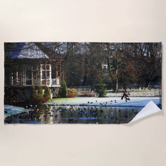 ラムズウォアザティーハウスバツnm ビーチタオル (正面)