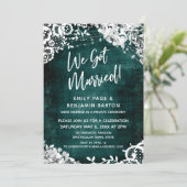 ラメ糸、ライト＆花飾り、ターコイズブルーの上に　私たち結婚しました！ 招待状 (スタンド正面)