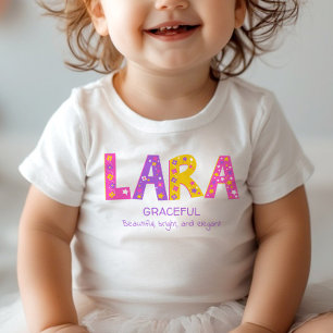 ララという女の子の名前は、ピンクの紫の花の星を意味します ベビーTシャツ
