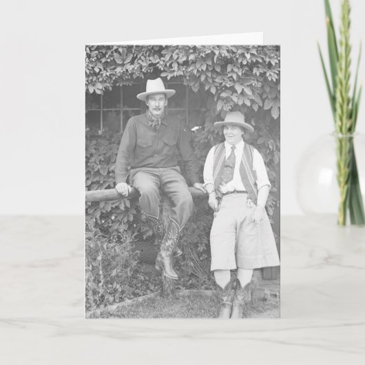 ラリー・ラロムと女がポーズをとる。 カード (正面)