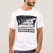 ラリー：塵が落ち着くと、伝説が立ち上がる。 Tシャツ (正面)