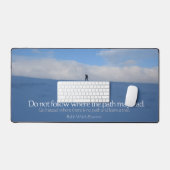 ラルフウォルド感動的引用文「トレイル」 デスクマット (キーボード&マウス)