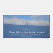 ラルフウォルド感動的引用文「トレイル」 デスクマット (正面)