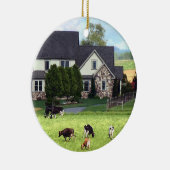 ランカスターPA – 牧草地に牛がいるファミリーファーム セラミックオーナメント (右)