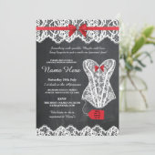 ランジェリーのシャワーのブライダルパーティのチョークの赤いレースの招待 招待状 (スタンド正面)