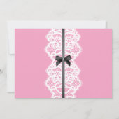 ランジェリーのシャワーの招待のピンク及び黒いブライダルパーティ 招待状 (裏面)